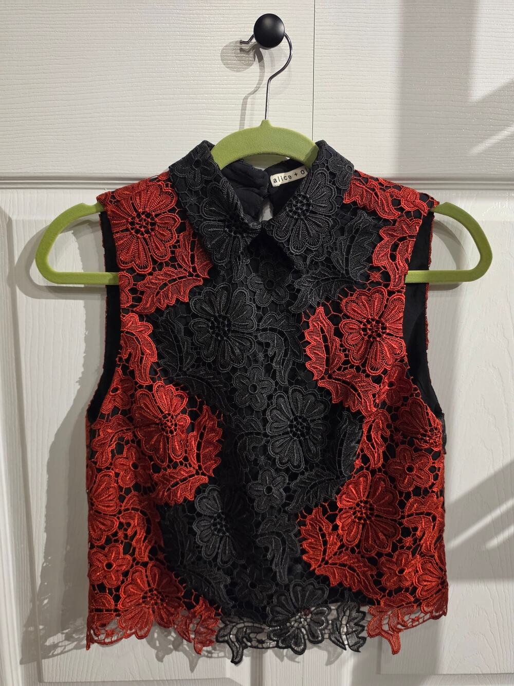 Alice + Olivia Farrel Guipure Lace Collared Top XS Black Red
